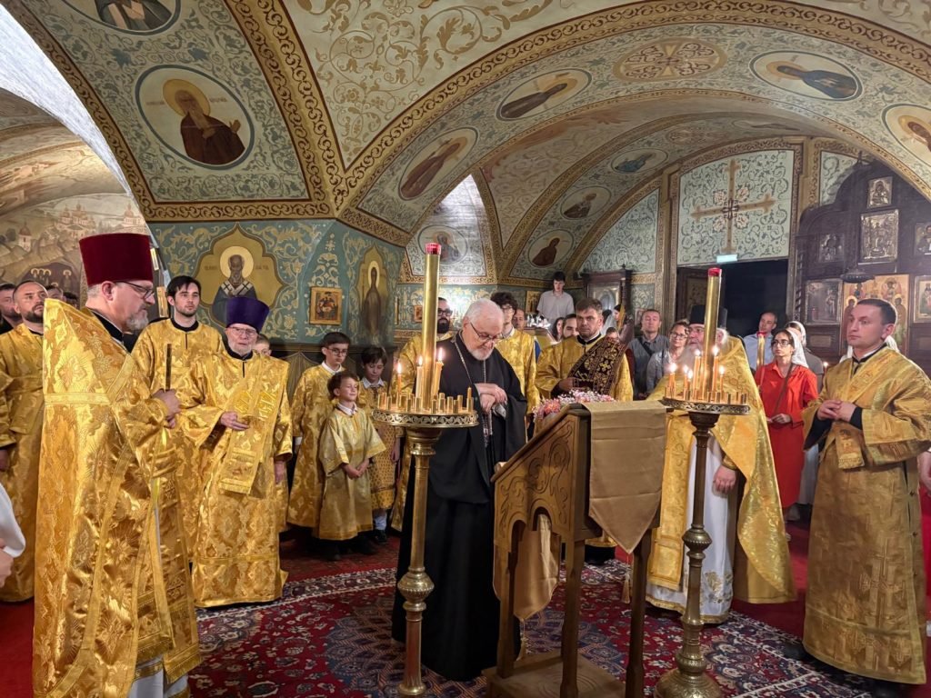 Архиерейское богослужение в Крипте Александро-Невского собора